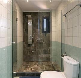 4 bedroom villa with pool, Chalikounas, sleeps 8